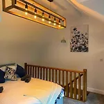 Luxurious & Tranquil Staycation - W/ Hot Tub! 펜션