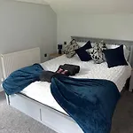 Luxurious & Tranquil Staycation - W/ Hot Tub! * Burneside