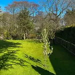 Luxurious & Tranquil Staycation - W/ Hot Tub!