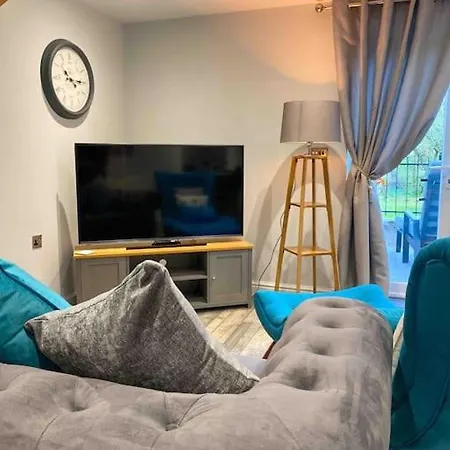 Luxurious & Tranquil Staycation - W/ Hot Tub! Holiday home *