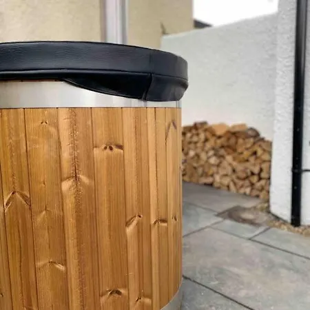 Luxurious & Tranquil Staycation - W/ Hot Tub! * Burneside