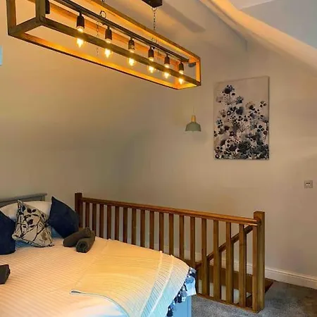 Luxurious & Tranquil Staycation - W/ Hot Tub! Holiday home