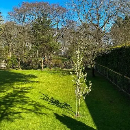 Luxurious & Tranquil Staycation - W/ Hot Tub!