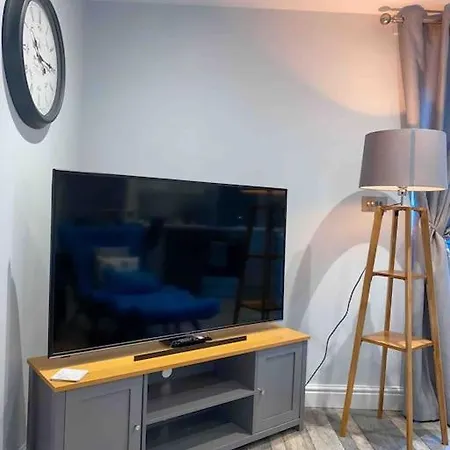 Casa de Férias Luxurious & Tranquil Staycation - W/ Hot Tub!