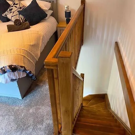 Luxurious & Tranquil Staycation - W/ Hot Tub! * Burneside