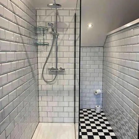 Luxurious & Tranquil Staycation - W/ Hot Tub! * Burneside